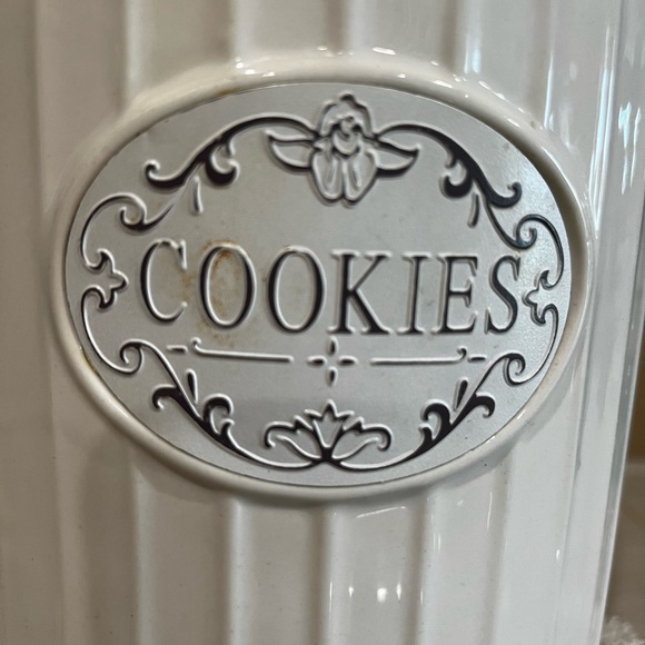 Pier 1 Cookie Jar with Lid - Picture 2 of 3